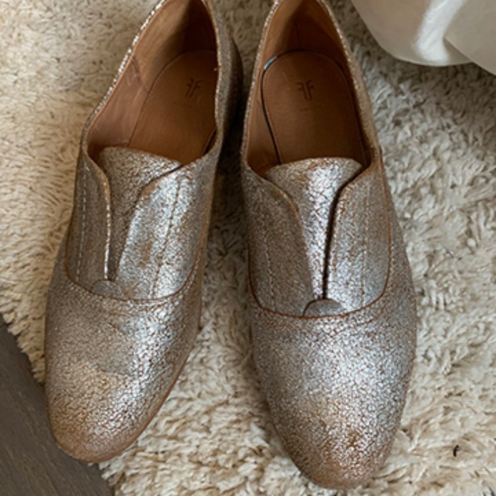 silver textured frye terri oxford slip-ons